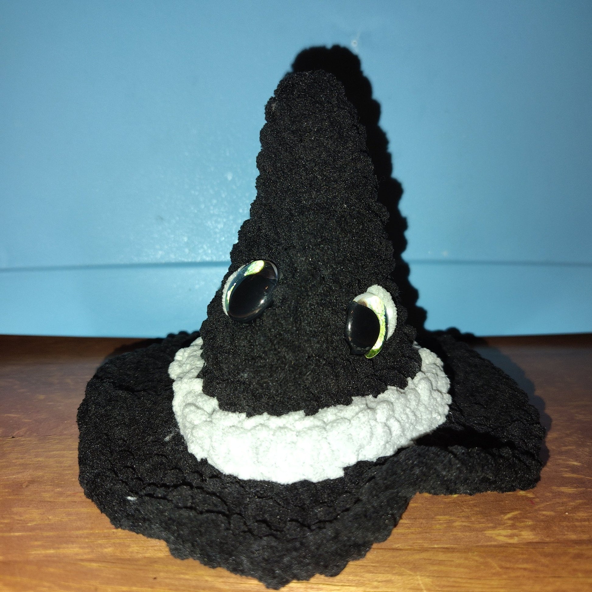 Crocheted witch hat with eyes - VerHagens Craft